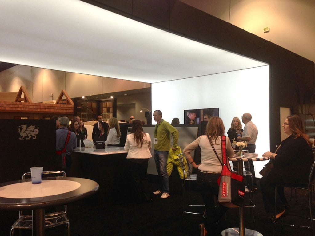 white high gloss stretch ceiling