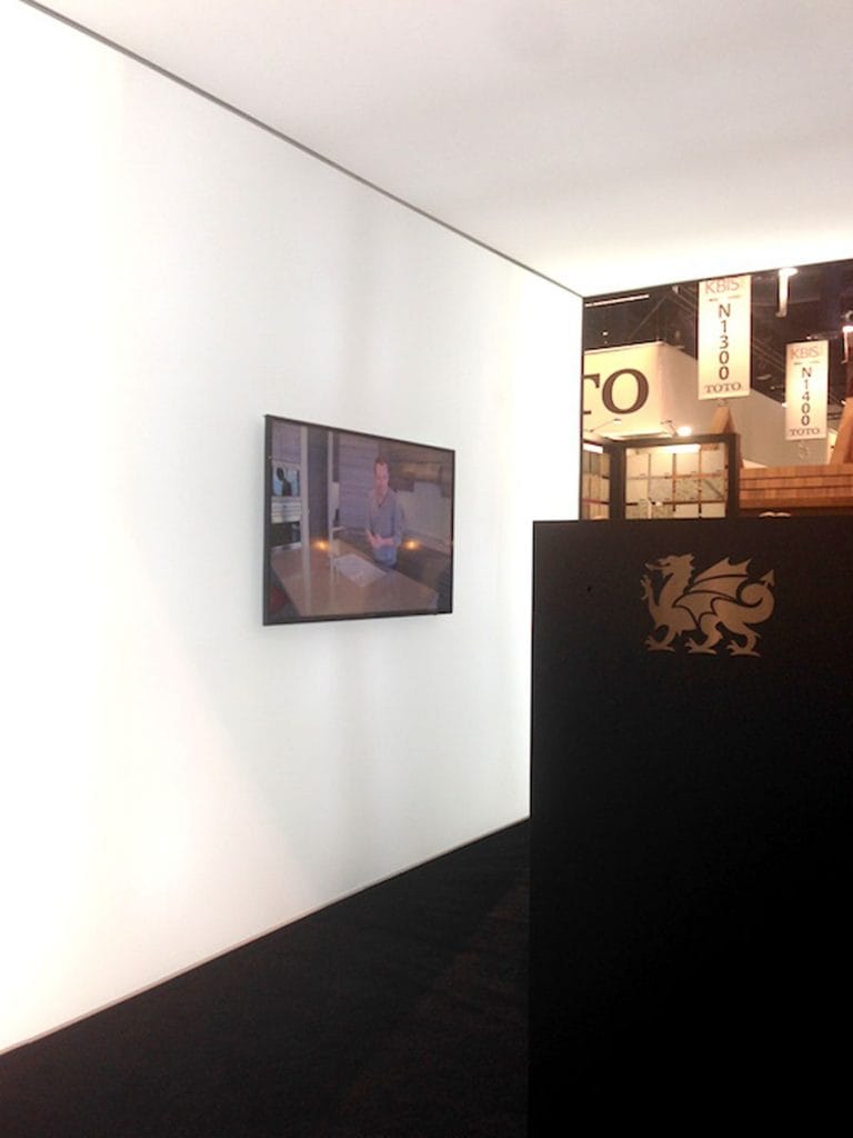 high gloss stretch wall cover by laqfoil