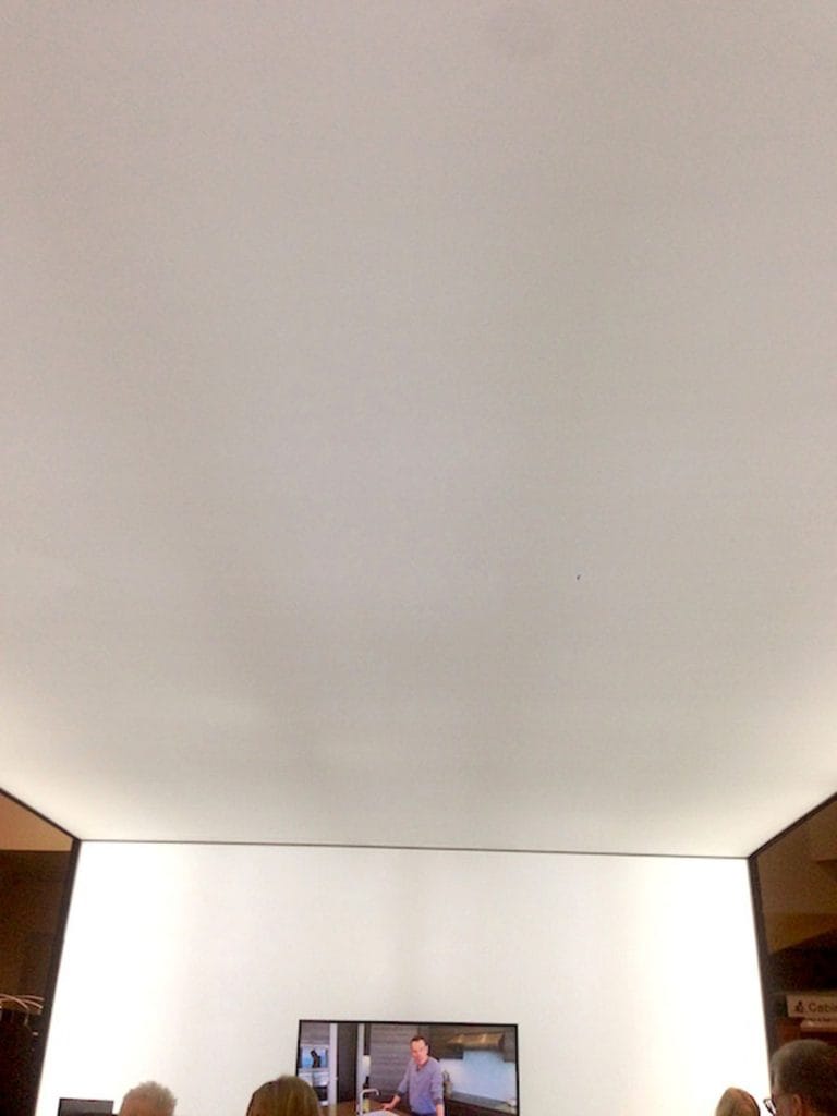 reflective stretch ceiling and walls with mount tv malta