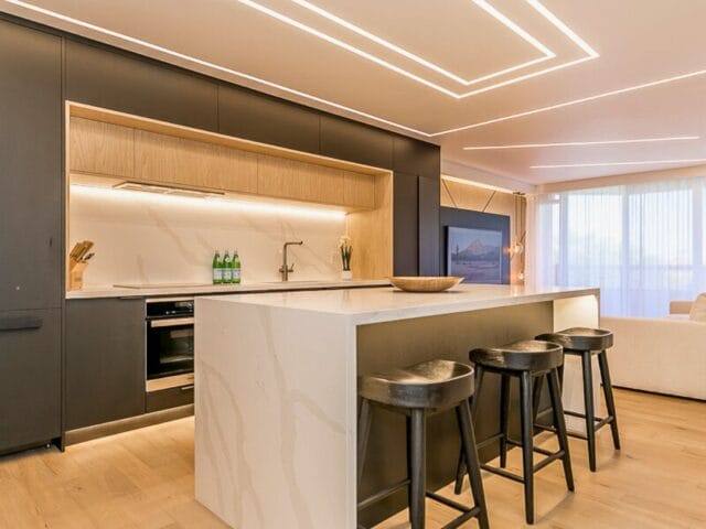 How to Choose the Right Finish – Matte vs Glossy vs Satin Stretch Ceilings